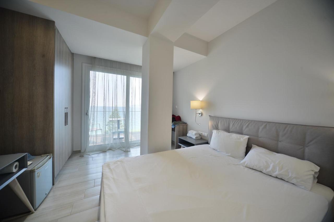 Hotel Kakanakos ลูตรา โอรายาส เอเลนิส ภายนอก รูปภาพ