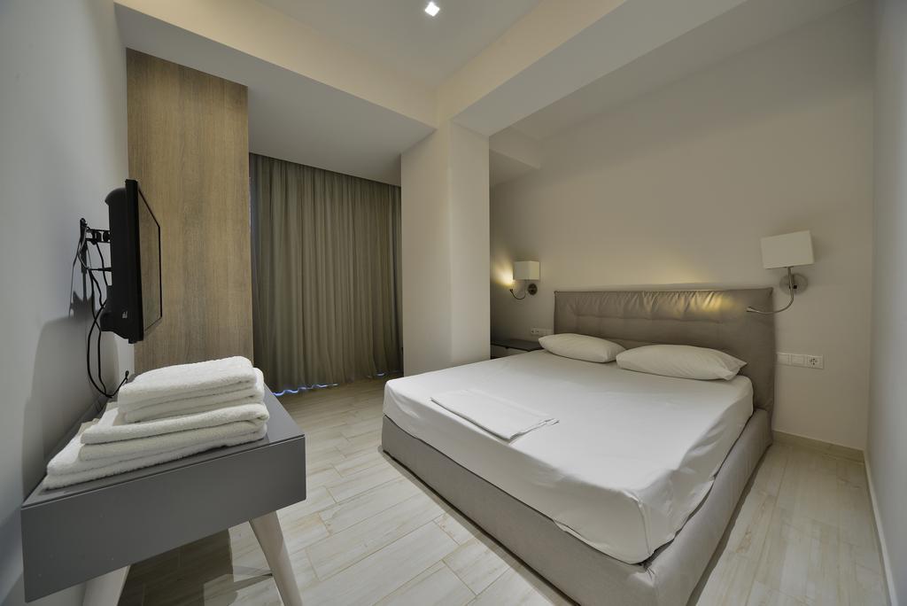 Hotel Kakanakos ลูตรา โอรายาส เอเลนิส ภายนอก รูปภาพ